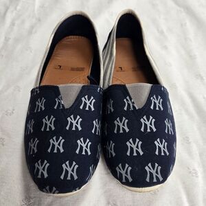 FOCO New York Yankees Logo Striped Canvas Shoes Espadrilles Size L